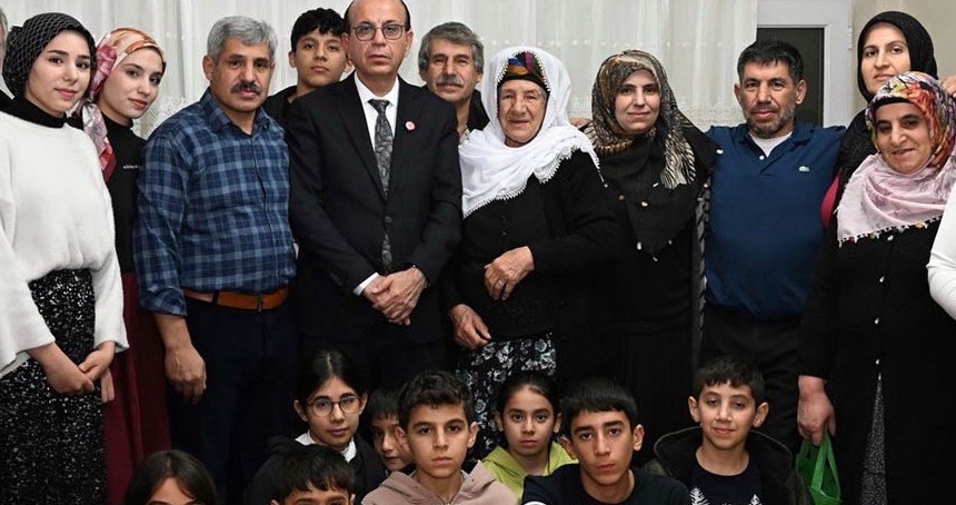 Dört kuşak bir arada yaşayan aileye ziyaret