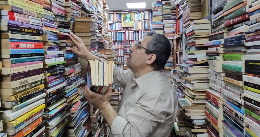 Kitap okuma azmi sahaflık mesleğine yöneltti