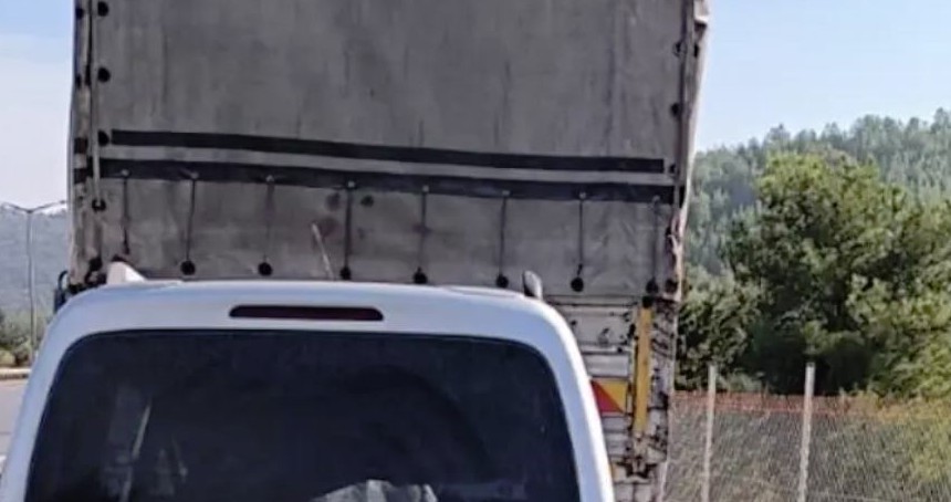 Mersin’de hafif ticari araç kamyona çarptı: 3 ölü, 3 yaralı