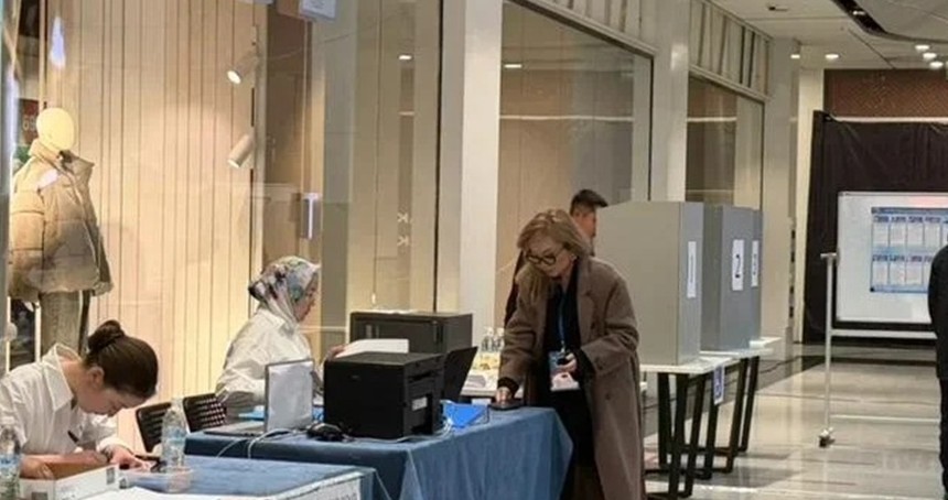 Kırgızistan'da erken parlamento seçimleri yapılıyor