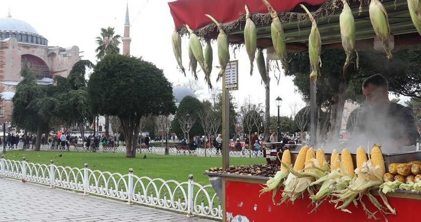 Tarihin gölgesinde sokak lezzetleri